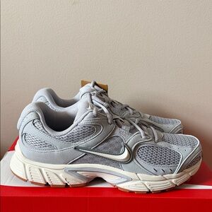 Nike V5 Runner Grey Phantom Blue II6292-005 Men’s Size 9